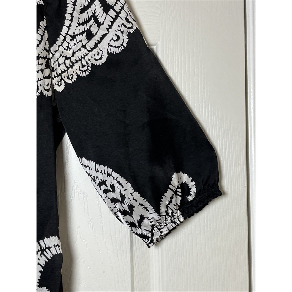 White House Black Market Silk Off‎ Shoulder Boho Paisley Top XXS Black White - Picture 6 of 9